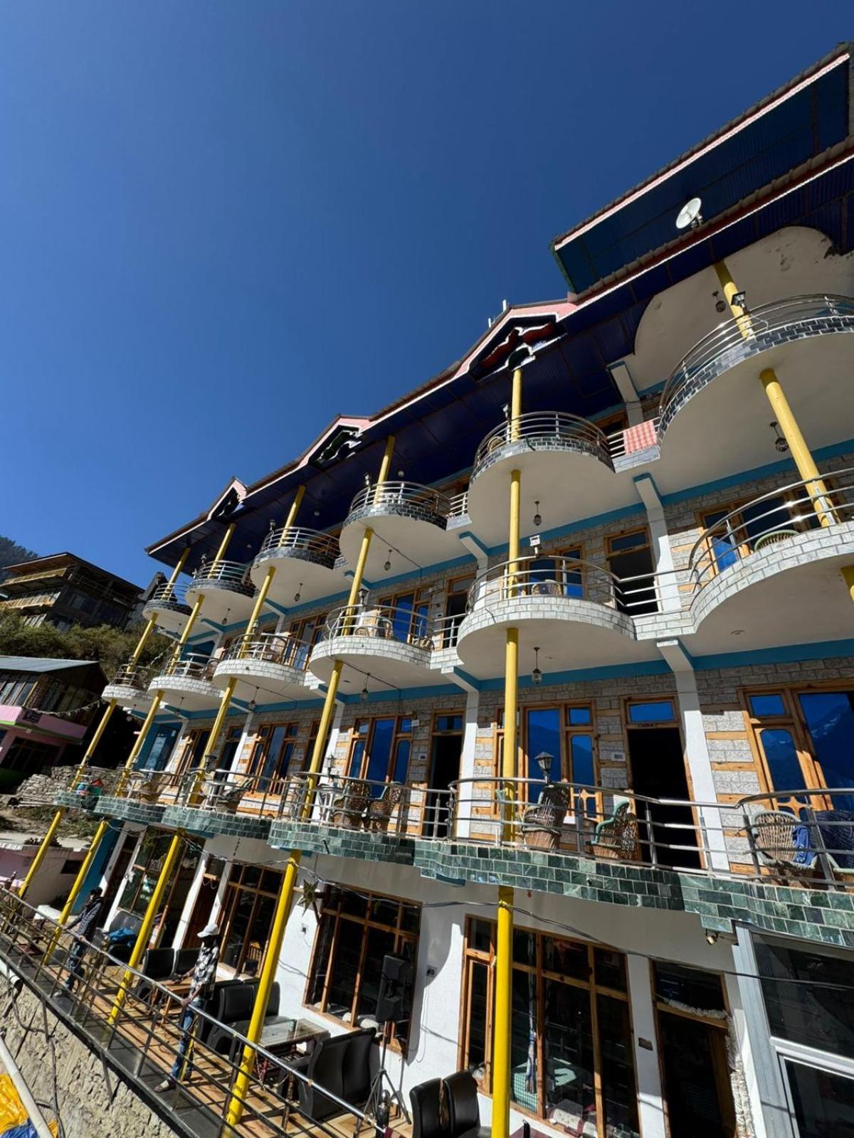 Hotel 19 Tosh Bagian luar foto