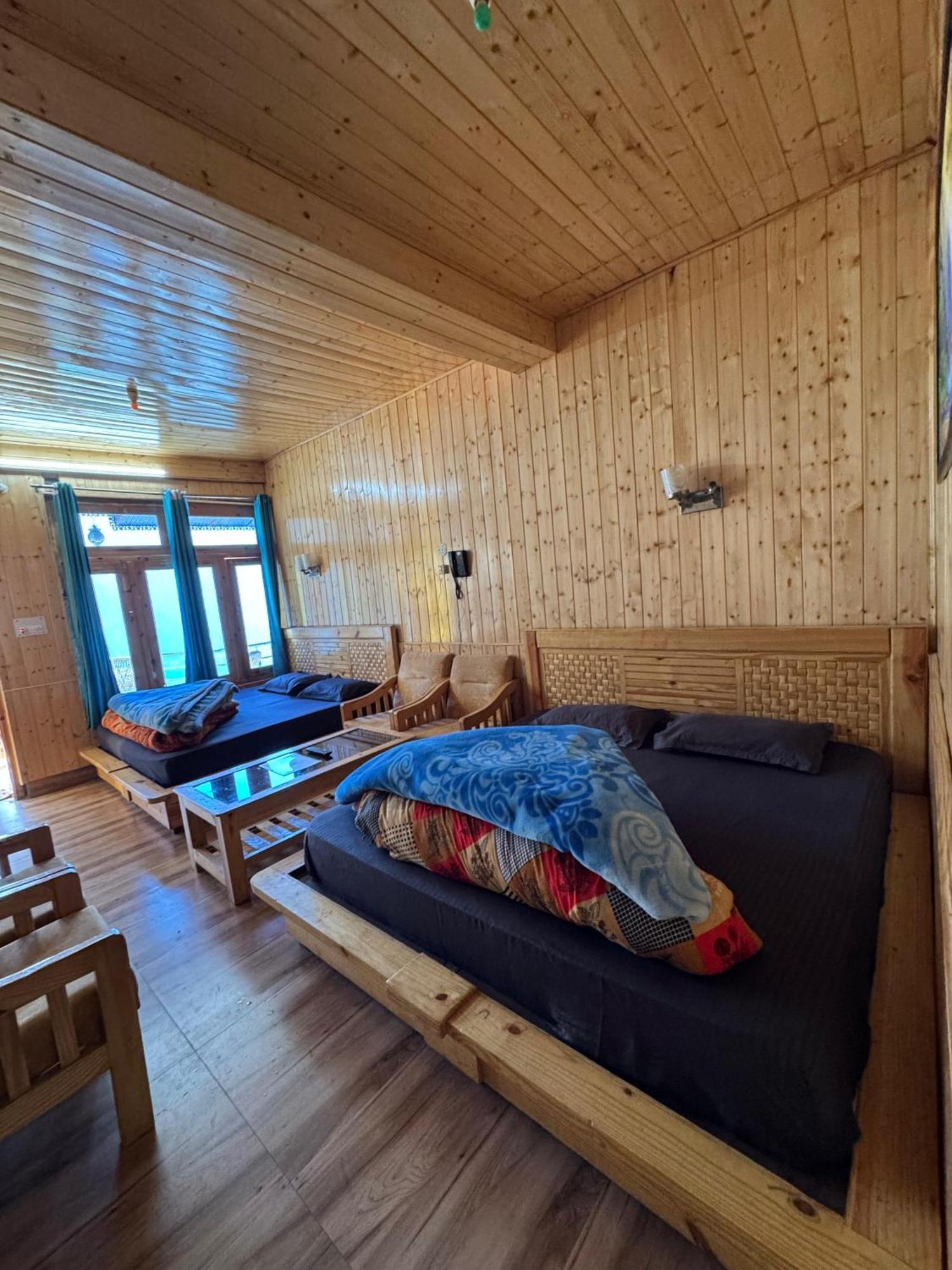 Hotel 19 Tosh Bagian luar foto