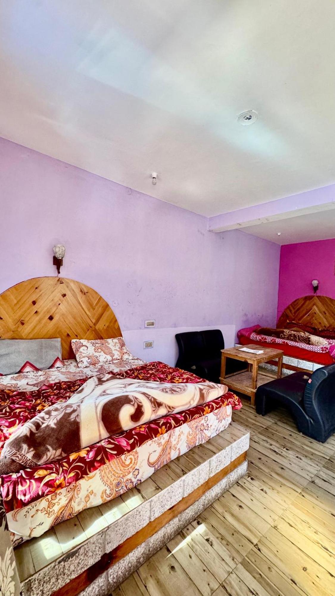 Hotel 19 Tosh Bagian luar foto