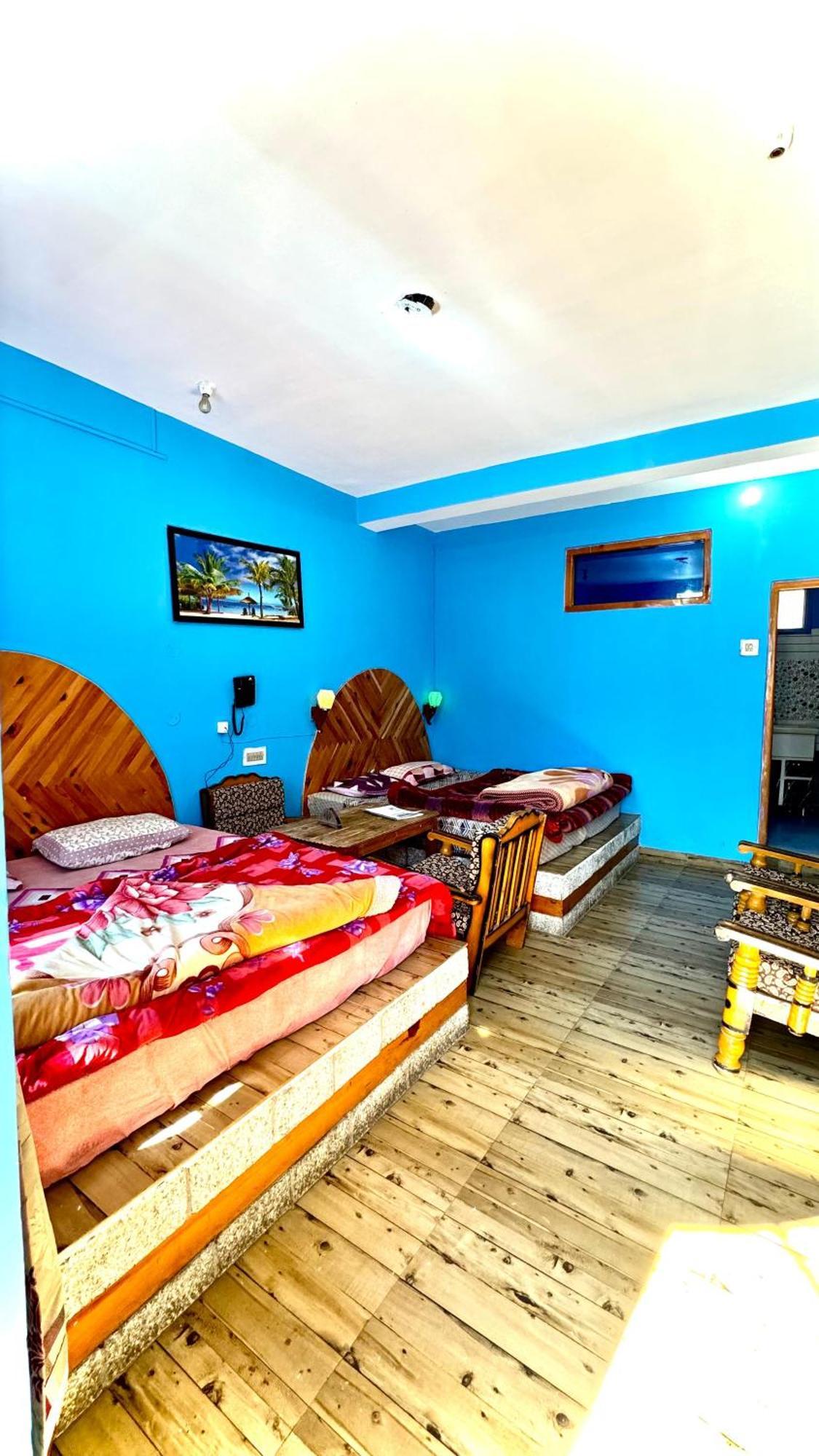 Hotel 19 Tosh Bagian luar foto