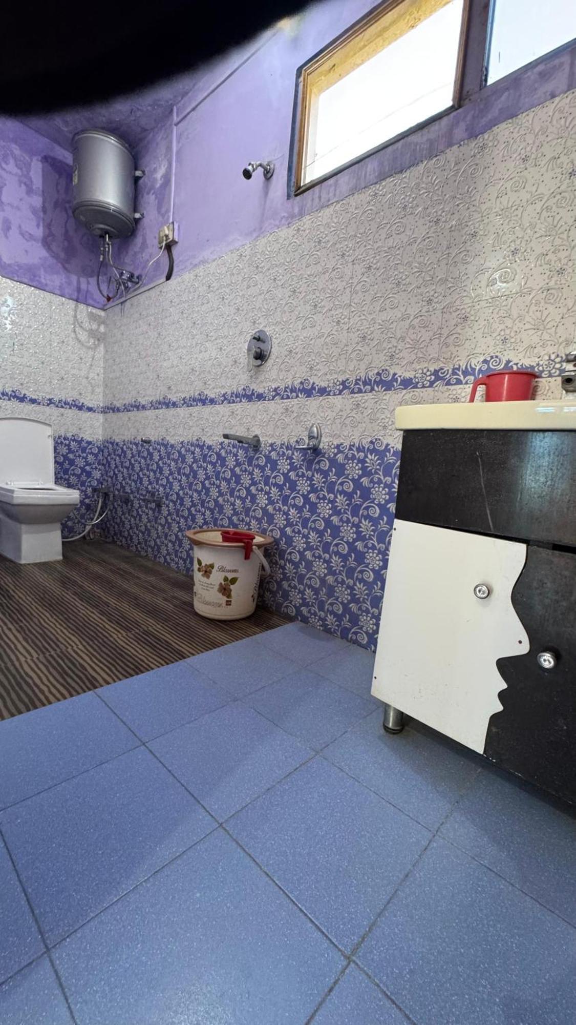 Hotel 19 Tosh Bagian luar foto