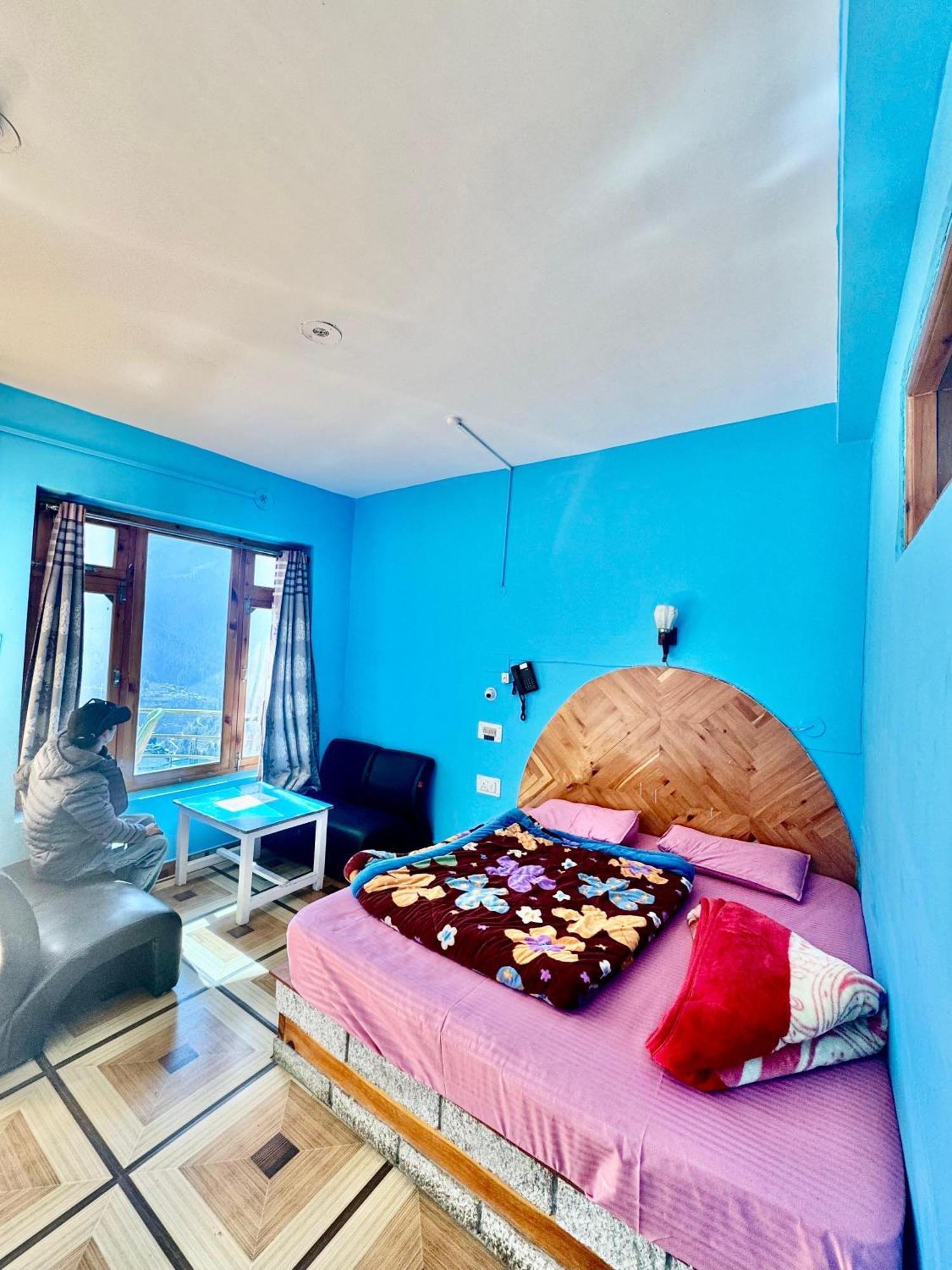Hotel 19 Tosh Bagian luar foto