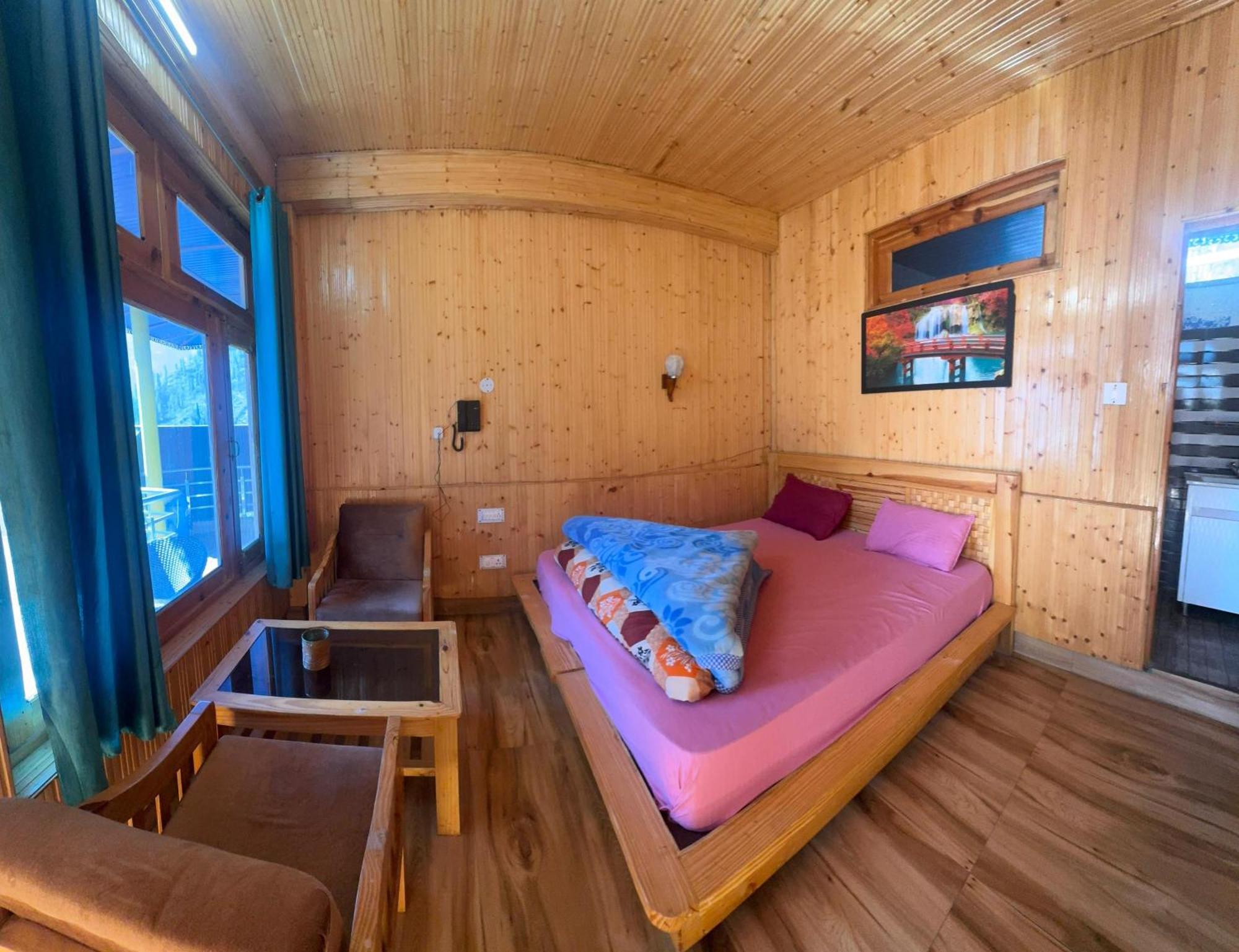 Hotel 19 Tosh Bagian luar foto