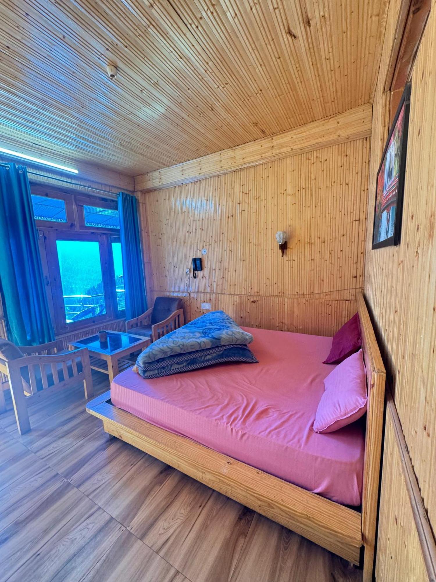 Hotel 19 Tosh Bagian luar foto