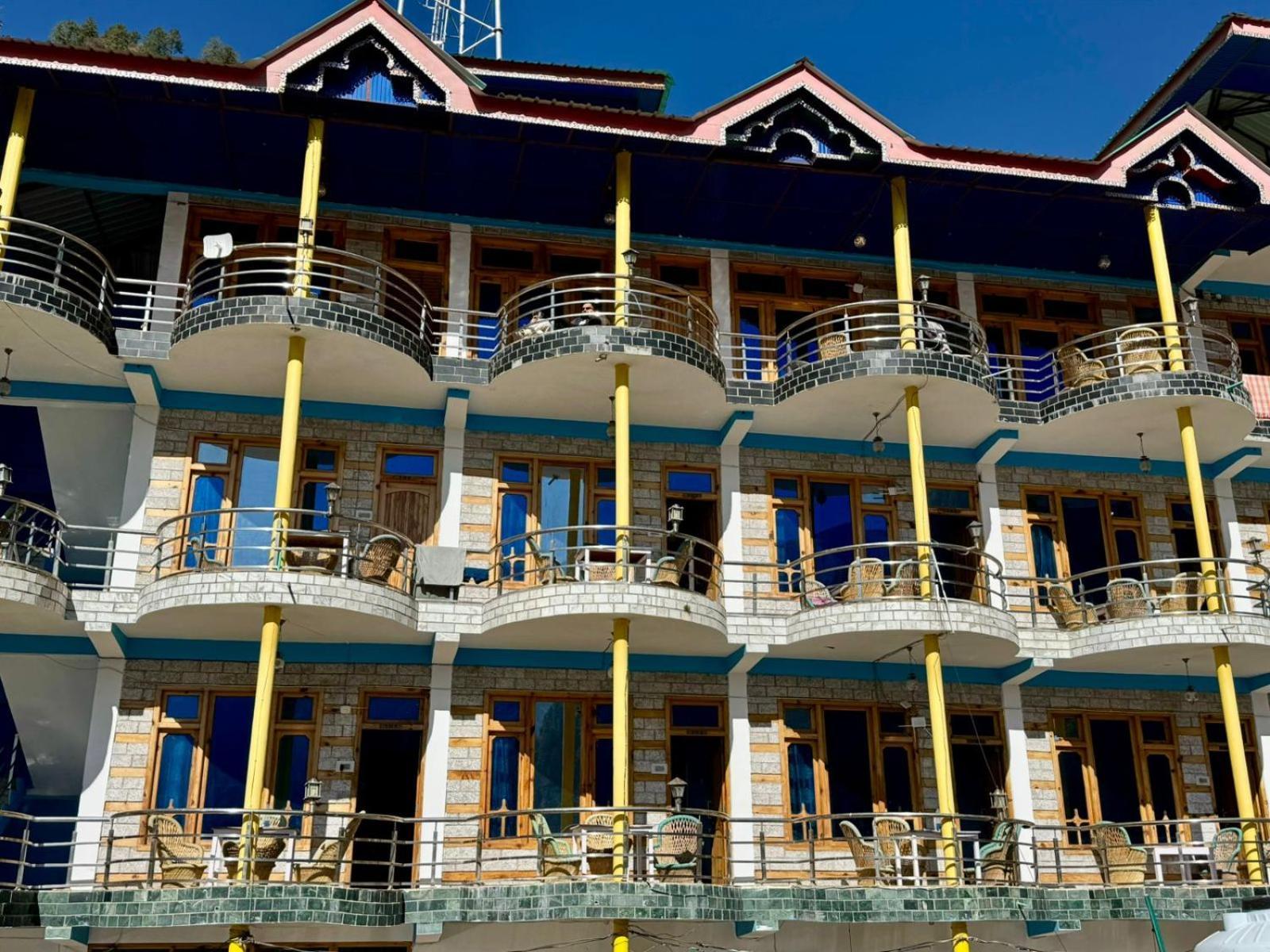 Hotel 19 Tosh Bagian luar foto