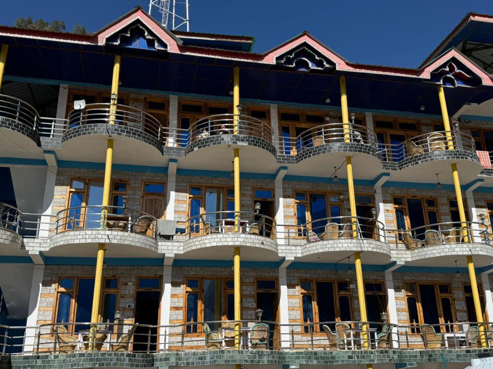Hotel 19 Tosh Bagian luar foto