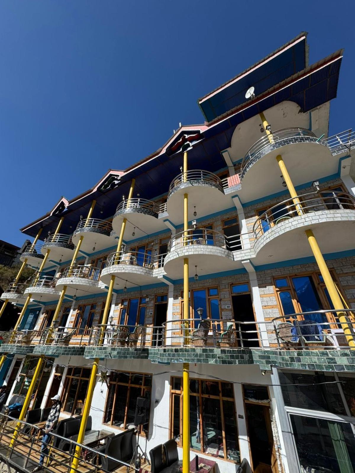 Hotel 19 Tosh Bagian luar foto