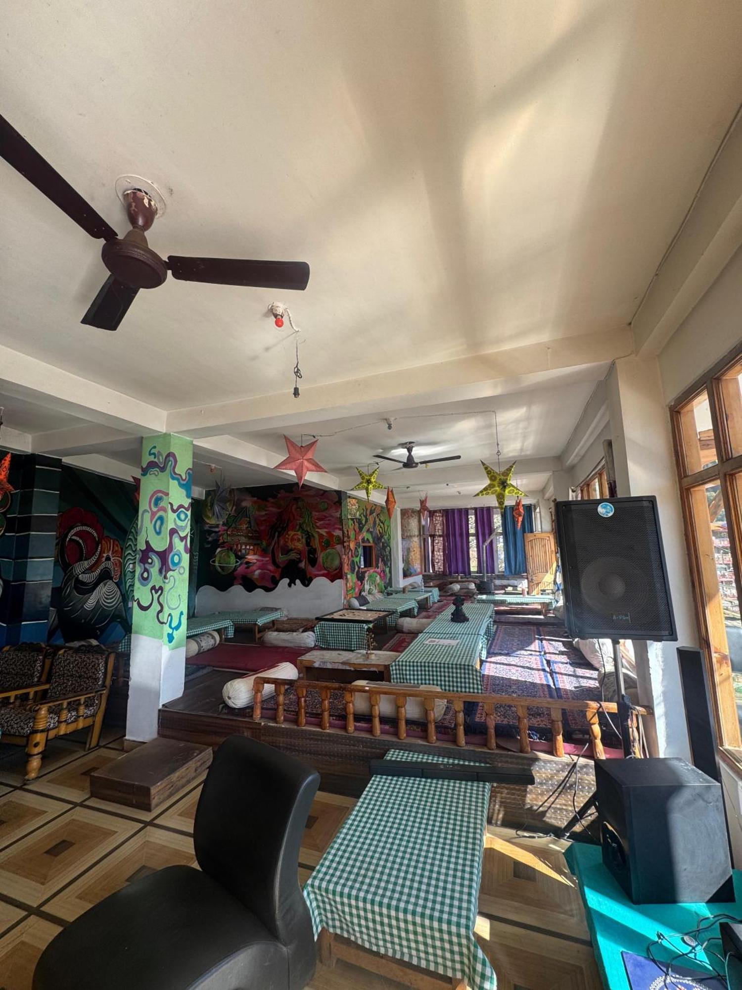 Hotel 19 Tosh Bagian luar foto